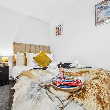 Grovehaus Modern & Spacious 4br House By Altoluxo Short Lets & Serviced With Free Wifi & Parking Apartamento