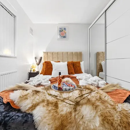 Grovehaus Modern & Spacious 4br House By Altoluxo Short Lets & Serviced With Free Wifi & Parking