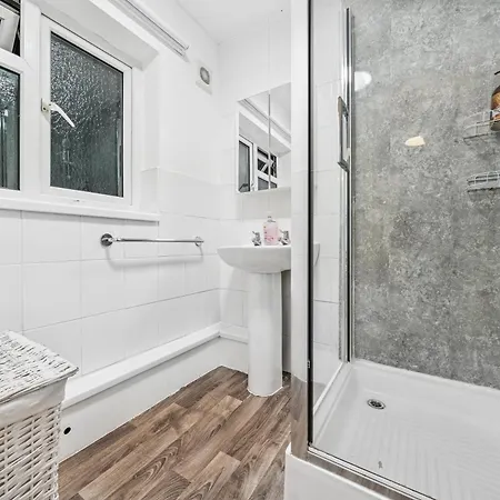 Apartamento Grovehaus Modern & Spacious 4br House By Altoluxo Short Lets & Serviced With Free Wifi & Parking *