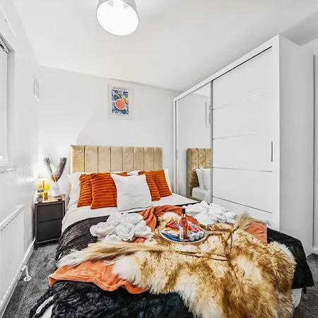 Grovehaus Modern & Spacious 4br House By Altoluxo Short Lets & Serviced With Free Wifi & Parking *