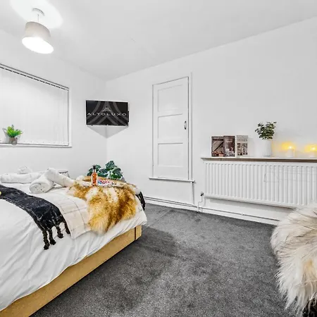 Apartamento Grovehaus Modern & Spacious 4br House By Altoluxo Short Lets & Serviced With Free Wifi & Parking *