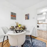 Grovehaus Modern & Spacious 4br House By Altoluxo Short Lets & Serviced With Free Wifi & Parking * Bristol