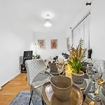 Apartment Grovehaus Modern & Spacious 4br House By Altoluxo Short Lets & Serviced With Free Wifi & Parking
