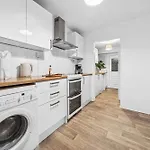 Grovehaus Modern & Spacious 4br House By Altoluxo Short Lets & Serviced With Free Wifi & Parking * Bristol