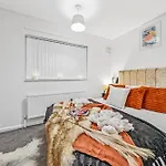 Apartment Grovehaus Modern & Spacious 4br House By Altoluxo Short Lets & Serviced With Free Wifi & Parking