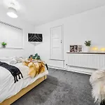 Apartment Grovehaus Modern & Spacious 4br House By Altoluxo Short Lets & Serviced With Free Wifi & Parking *