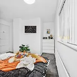 Apartment Grovehaus Modern & Spacious 4br House By Altoluxo Short Lets & Serviced With Free Wifi & Parking