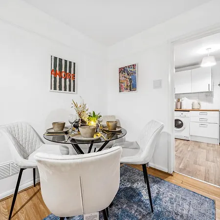 Grovehaus Modern & Spacious 4br House By Altoluxo Short Lets & Serviced With Free Wifi & Parking * Bristol