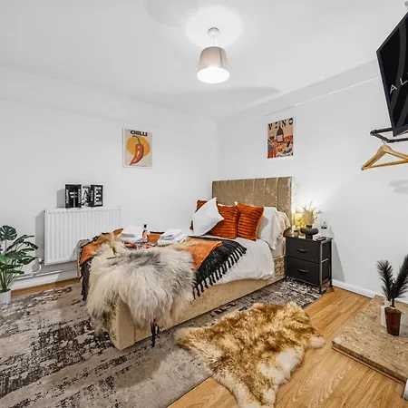 Daire Grovehaus Modern & Spacious 4br House By Altoluxo Short Lets & Serviced With Free Wifi & Parking