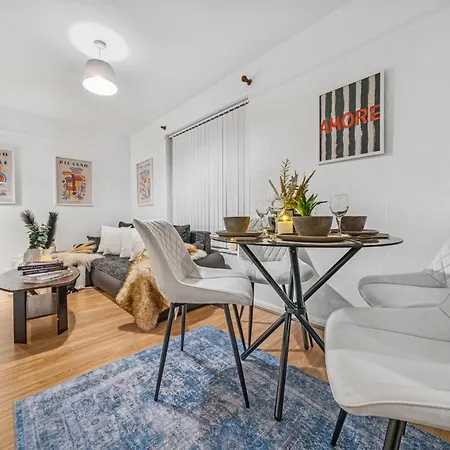 Grovehaus Modern & Spacious 4br House By Altoluxo Short Lets & Serviced With Free Wifi & Parking Appartement *