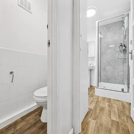 Grovehaus Modern & Spacious 4br House By Altoluxo Short Lets & Serviced With Free Wifi & Parking * Bristol