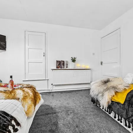 Апартаменты Grovehaus Modern & Spacious 4br House By Altoluxo Short Lets & Serviced With Free Wifi & Parking Бристоль