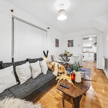 Grovehaus Modern & Spacious 4br House By Altoluxo Short Lets & Serviced With Free Wifi & Parking * Bristol