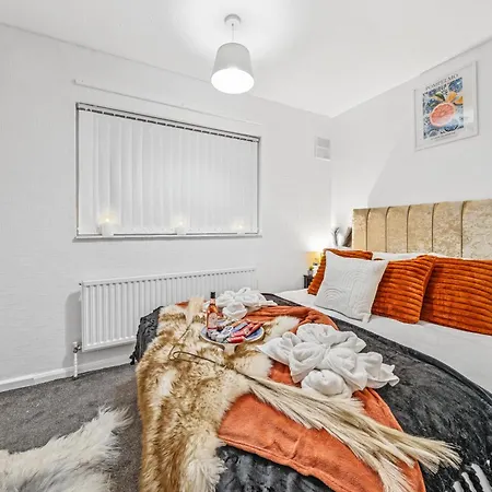 Daire Grovehaus Modern & Spacious 4br House By Altoluxo Short Lets & Serviced With Free Wifi & Parking