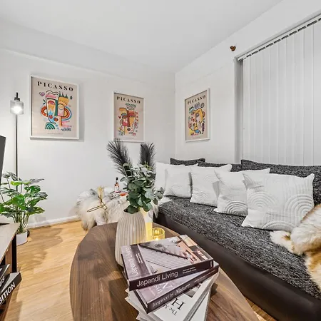 Grovehaus Modern & Spacious 4br House By Altoluxo Short Lets & Serviced With Free Wifi & Parking Апартаменты