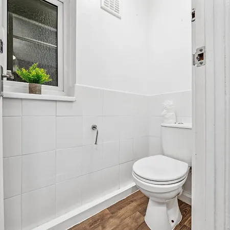 Daire Grovehaus Modern & Spacious 4br House By Altoluxo Short Lets & Serviced With Free Wifi & Parking