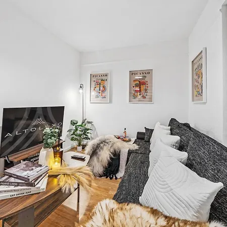 Daire Grovehaus Modern & Spacious 4br House By Altoluxo Short Lets & Serviced With Free Wifi & Parking *