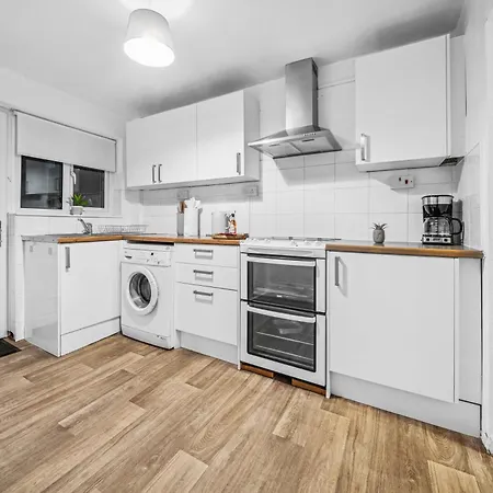 Grovehaus Modern & Spacious 4br House By Altoluxo Short Lets & Serviced With Free Wifi & Parking * Бристоль