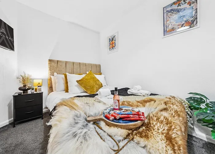 Grovehaus Modern & Spacious 4br House By Altoluxo Short Lets & Serviced With Free Wifi & Parking Apartment