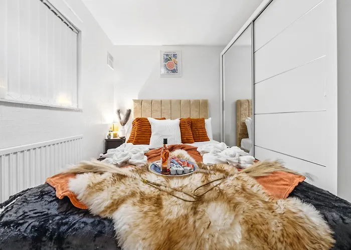 Grovehaus Modern & Spacious 4br House By Altoluxo Short Lets & Serviced With Free Wifi & Parking