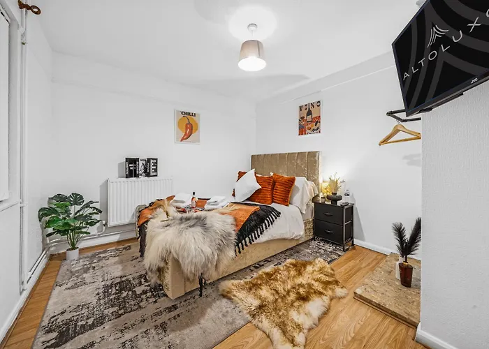 Daire Grovehaus Modern & Spacious 4br House By Altoluxo Short Lets & Serviced With Free Wifi & Parking