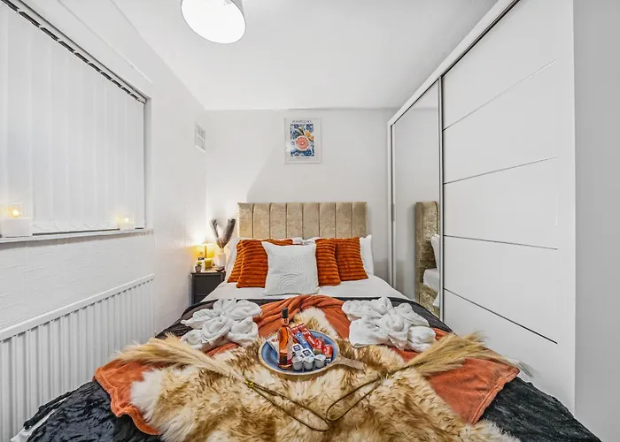 Daire Grovehaus Modern & Spacious 4br House By Altoluxo Short Lets & Serviced With Free Wifi & Parking *