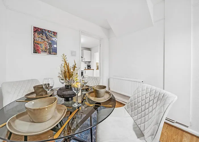 Grovehaus Modern & Spacious 4br House By Altoluxo Short Lets & Serviced With Free Wifi & Parking Daire *