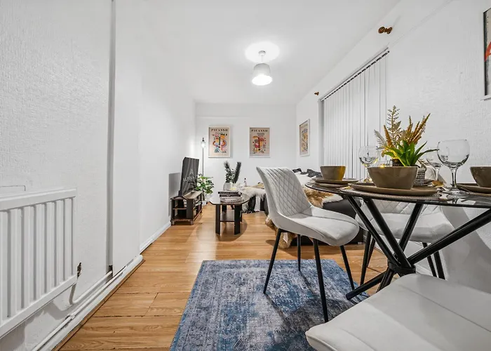 Grovehaus Modern & Spacious 4br House By Altoluxo Short Lets & Serviced With Free Wifi & Parking Apartment Bristol