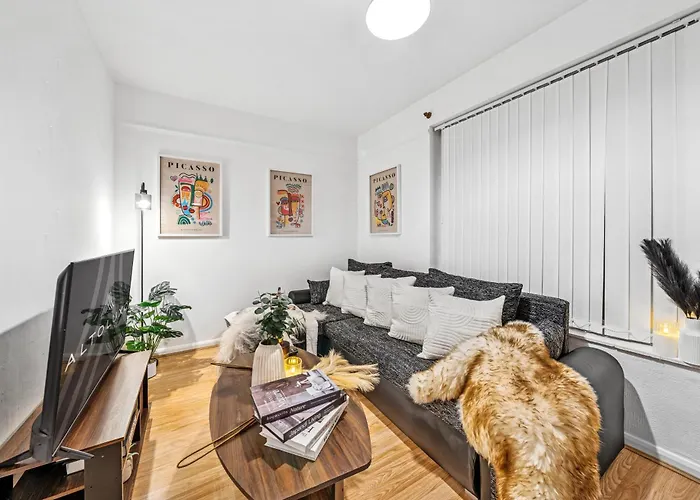 Apartment Grovehaus Modern & Spacious 4br House By Altoluxo Short Lets & Serviced With Free Wifi & Parking *