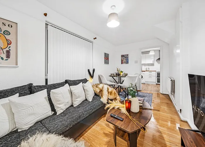 Grovehaus Modern & Spacious 4br House By Altoluxo Short Lets & Serviced With Free Wifi & Parking * Bristol