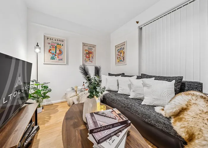 Grovehaus Modern & Spacious 4br House By Altoluxo Short Lets & Serviced With Free Wifi & Parking Daire