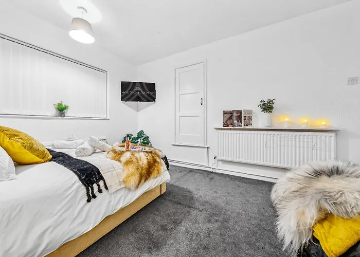 Daire Grovehaus Modern & Spacious 4br House By Altoluxo Short Lets & Serviced With Free Wifi & Parking *