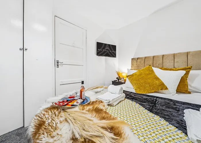 Apartment Grovehaus Modern & Spacious 4br House By Altoluxo Short Lets & Serviced With Free Wifi & Parking *