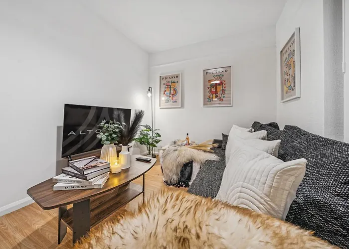 Daire Grovehaus Modern & Spacious 4br House By Altoluxo Short Lets & Serviced With Free Wifi & Parking