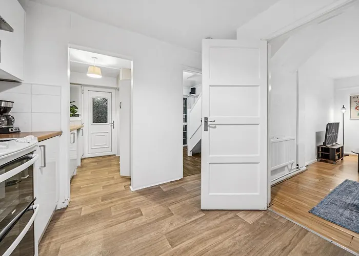 Apartment Grovehaus Modern & Spacious 4br House By Altoluxo Short Lets & Serviced With Free Wifi & Parking *