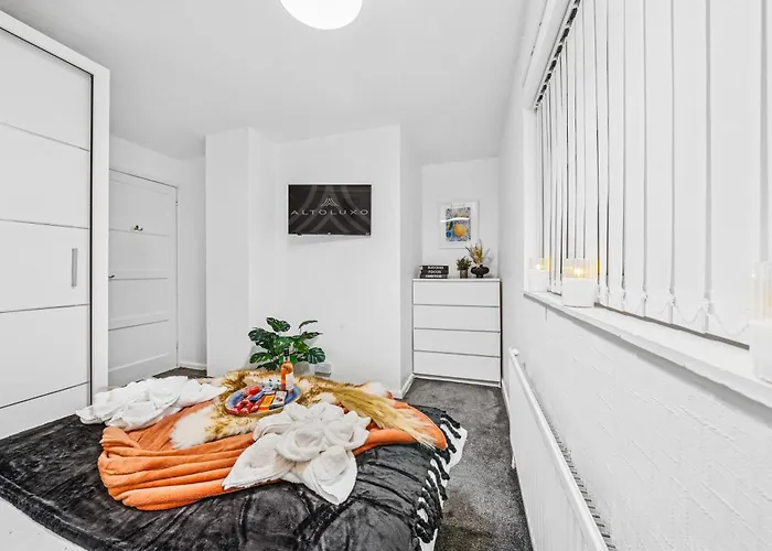 Apartment Grovehaus Modern & Spacious 4br House By Altoluxo Short Lets & Serviced With Free Wifi & Parking