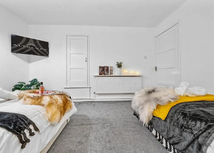 Grovehaus Modern & Spacious 4br House By Altoluxo Short Lets & Serviced With Free Wifi & Parking Bristol