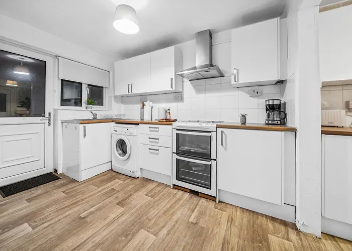 Grovehaus Modern & Spacious 4br House By Altoluxo Short Lets & Serviced With Free Wifi & Parking * Bristol