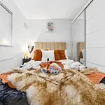 Grovehaus Modern & Spacious 4br House By Altoluxo Short Lets & Serviced With Free Wifi & Parking