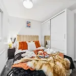 Grovehaus Modern & Spacious 4br House By Altoluxo Short Lets & Serviced With Free Wifi & Parking *