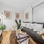 Grovehaus Modern & Spacious 4br House By Altoluxo Short Lets & Serviced With Free Wifi & Parking 아파트