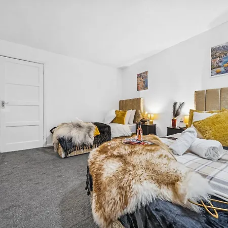 Grovehaus Modern & Spacious 4br House By Altoluxo Short Lets & Serviced With Free Wifi & Parking *