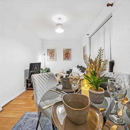 Apartman Grovehaus Modern & Spacious 4br House By Altoluxo Short Lets & Serviced With Free Wifi & Parking