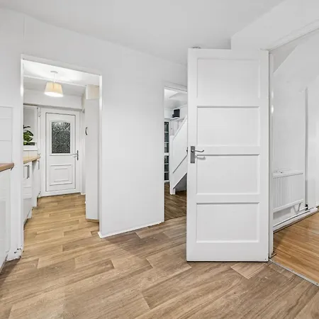 Apartman Grovehaus Modern & Spacious 4br House By Altoluxo Short Lets & Serviced With Free Wifi & Parking *
