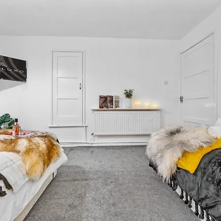 Grovehaus Modern & Spacious 4br House By Altoluxo Short Lets & Serviced With Free Wifi & Parking Bristol