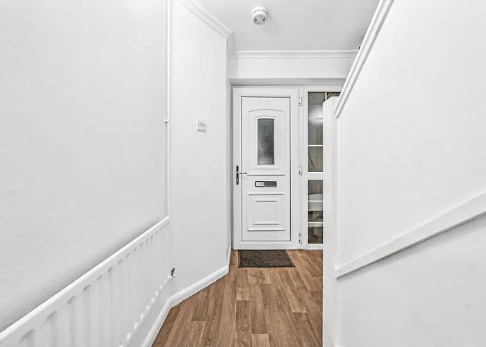 Grovehaus Modern & Spacious 4br House By Altoluxo Short Lets & Serviced With Free Wifi & Parking بريستول